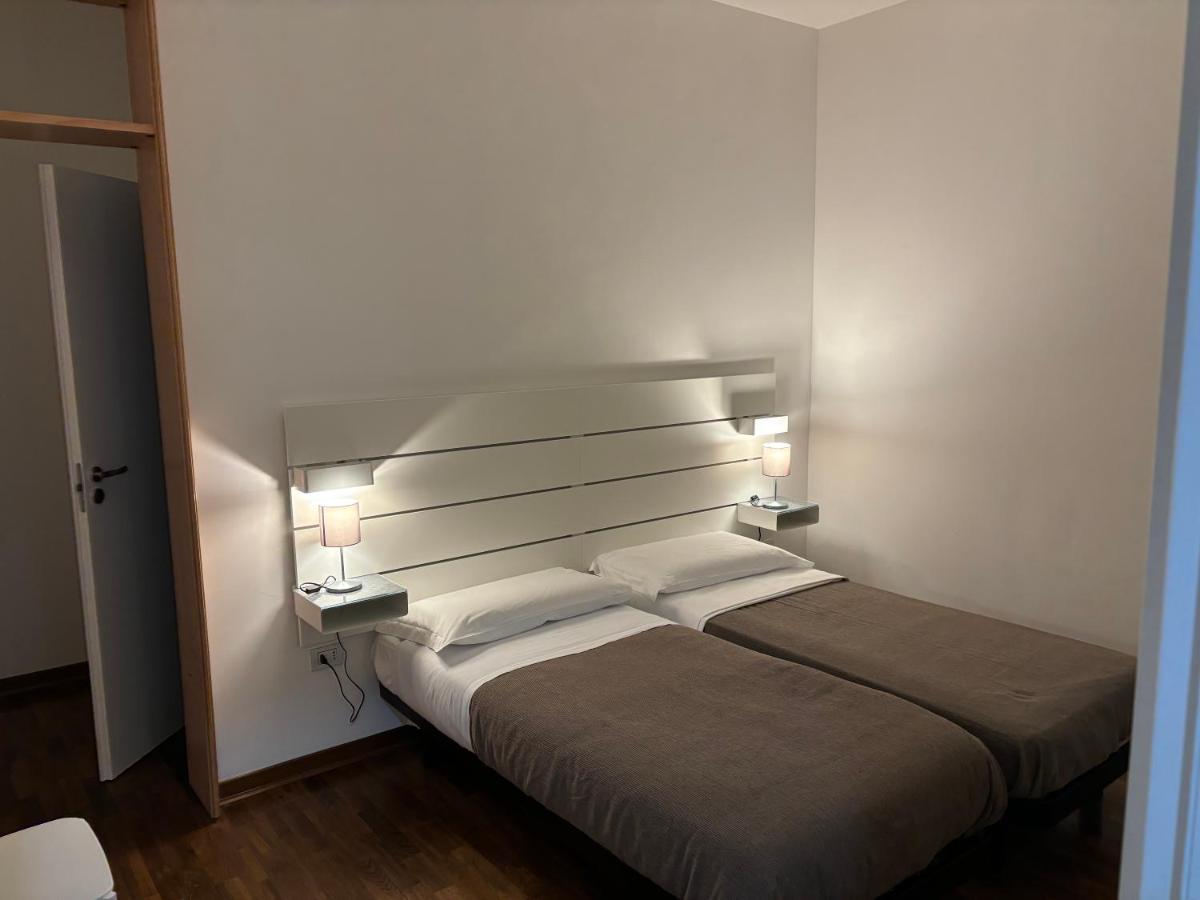 Room & Parking In Centro Citta Con Parcheggio Privato E Wifi ポテンツァ エクステリア 写真