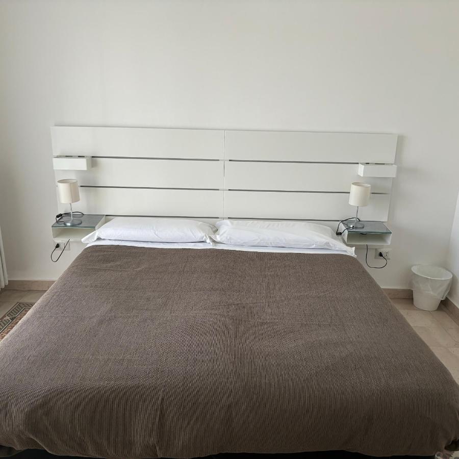 Room & Parking In Centro Citta Con Parcheggio Privato E Wifi ポテンツァ エクステリア 写真