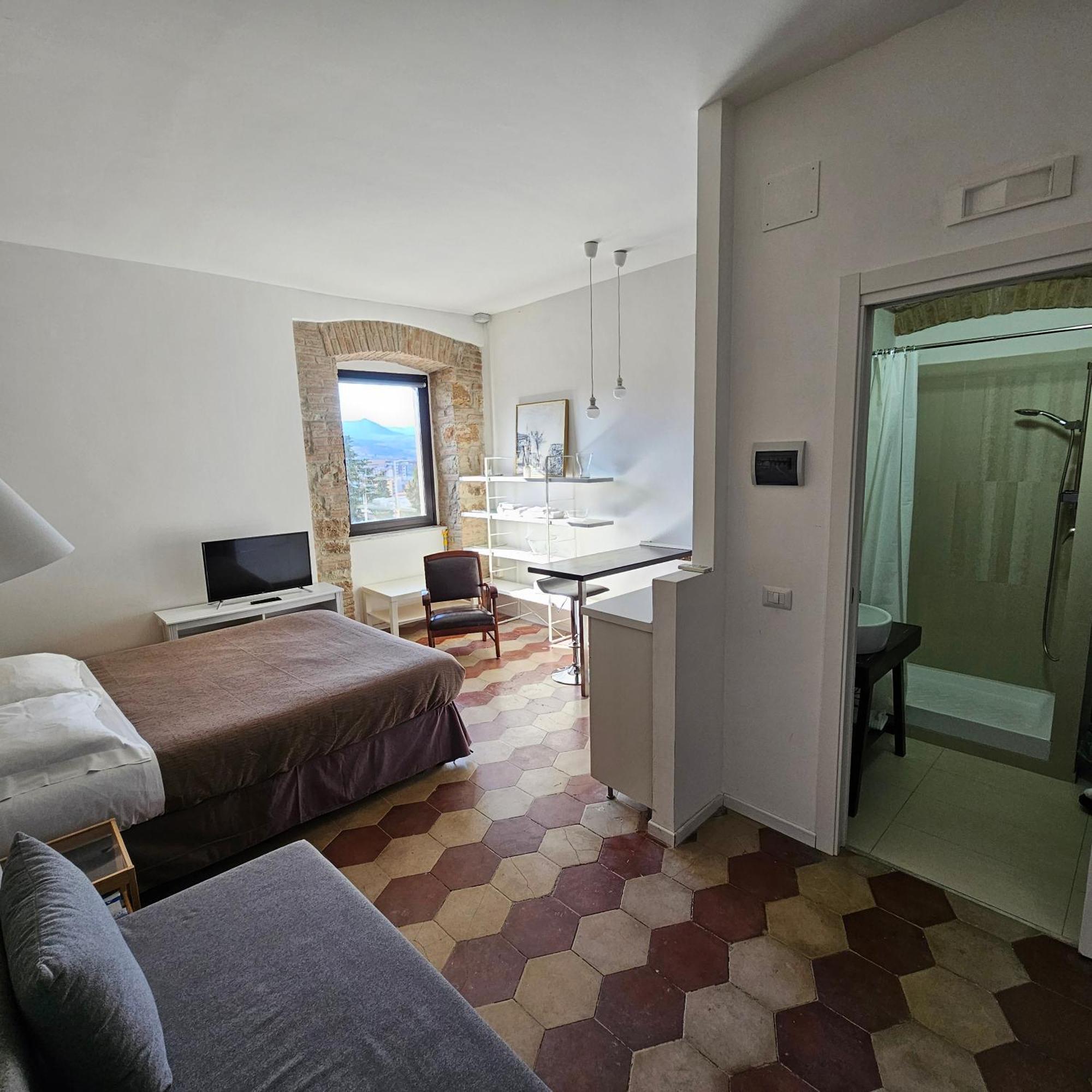 Room & Parking In Centro Citta Con Parcheggio Privato E Wifi ポテンツァ エクステリア 写真