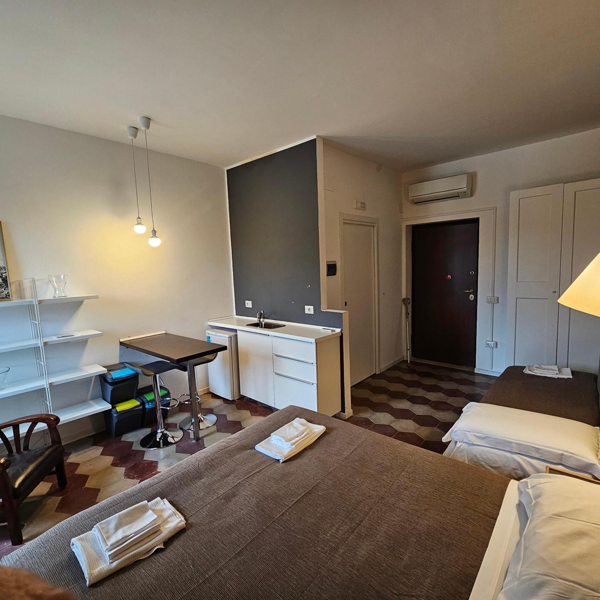 Room & Parking In Centro Citta Con Parcheggio Privato E Wifi ポテンツァ エクステリア 写真