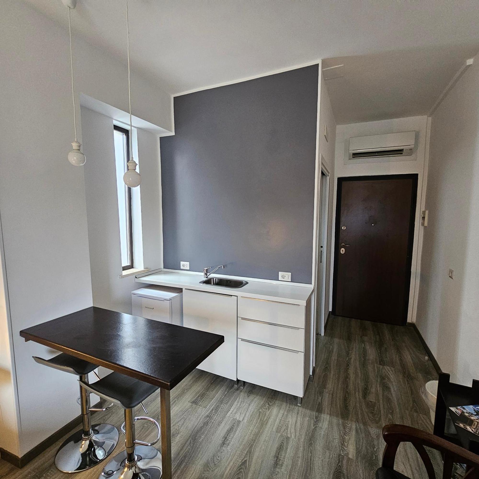 Room & Parking In Centro Citta Con Parcheggio Privato E Wifi ポテンツァ エクステリア 写真