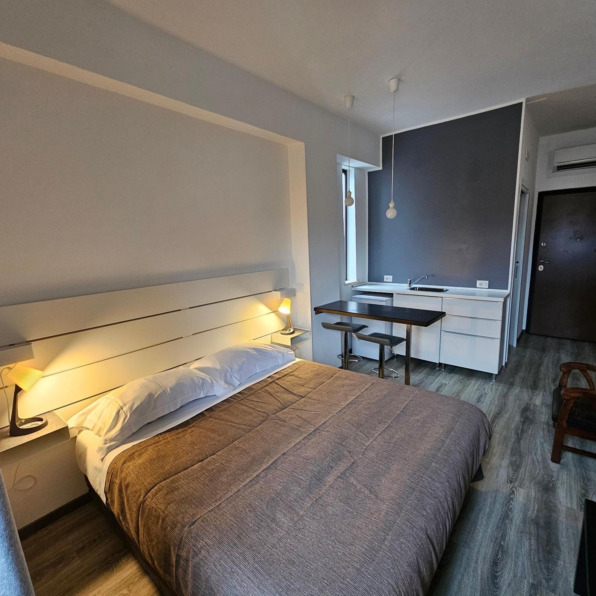 Room & Parking In Centro Citta Con Parcheggio Privato E Wifi ポテンツァ エクステリア 写真