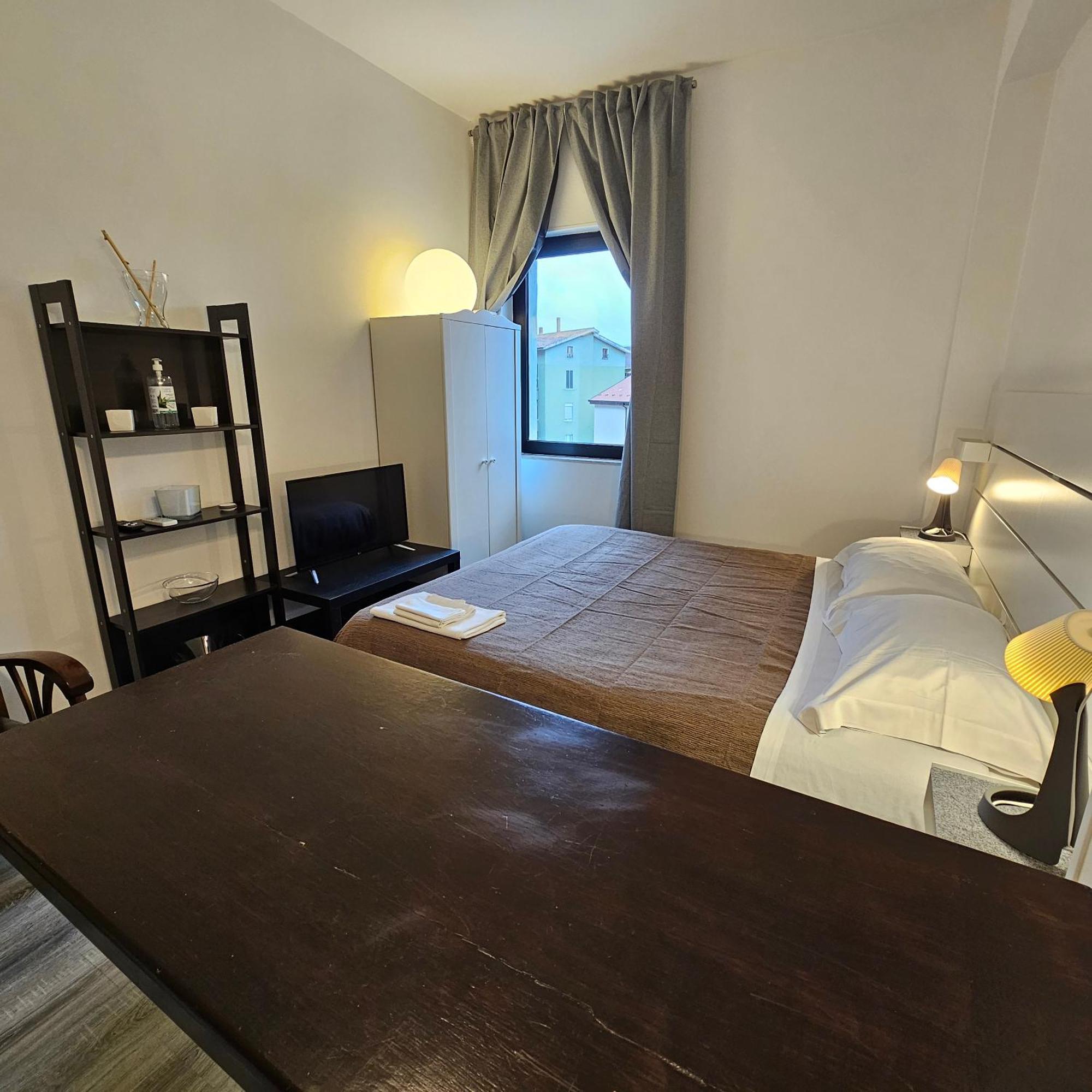 Room & Parking In Centro Citta Con Parcheggio Privato E Wifi ポテンツァ エクステリア 写真