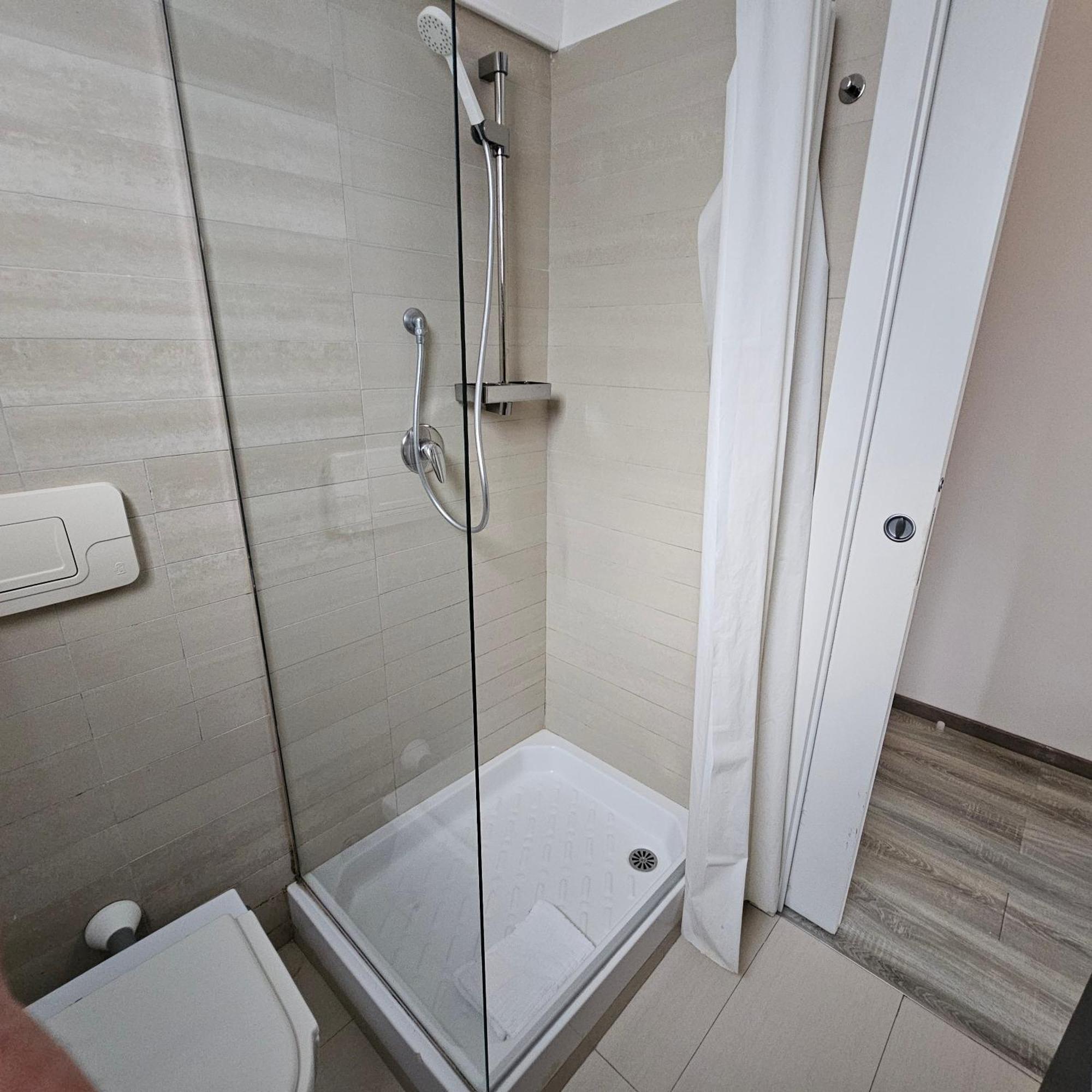 Room & Parking In Centro Citta Con Parcheggio Privato E Wifi ポテンツァ エクステリア 写真