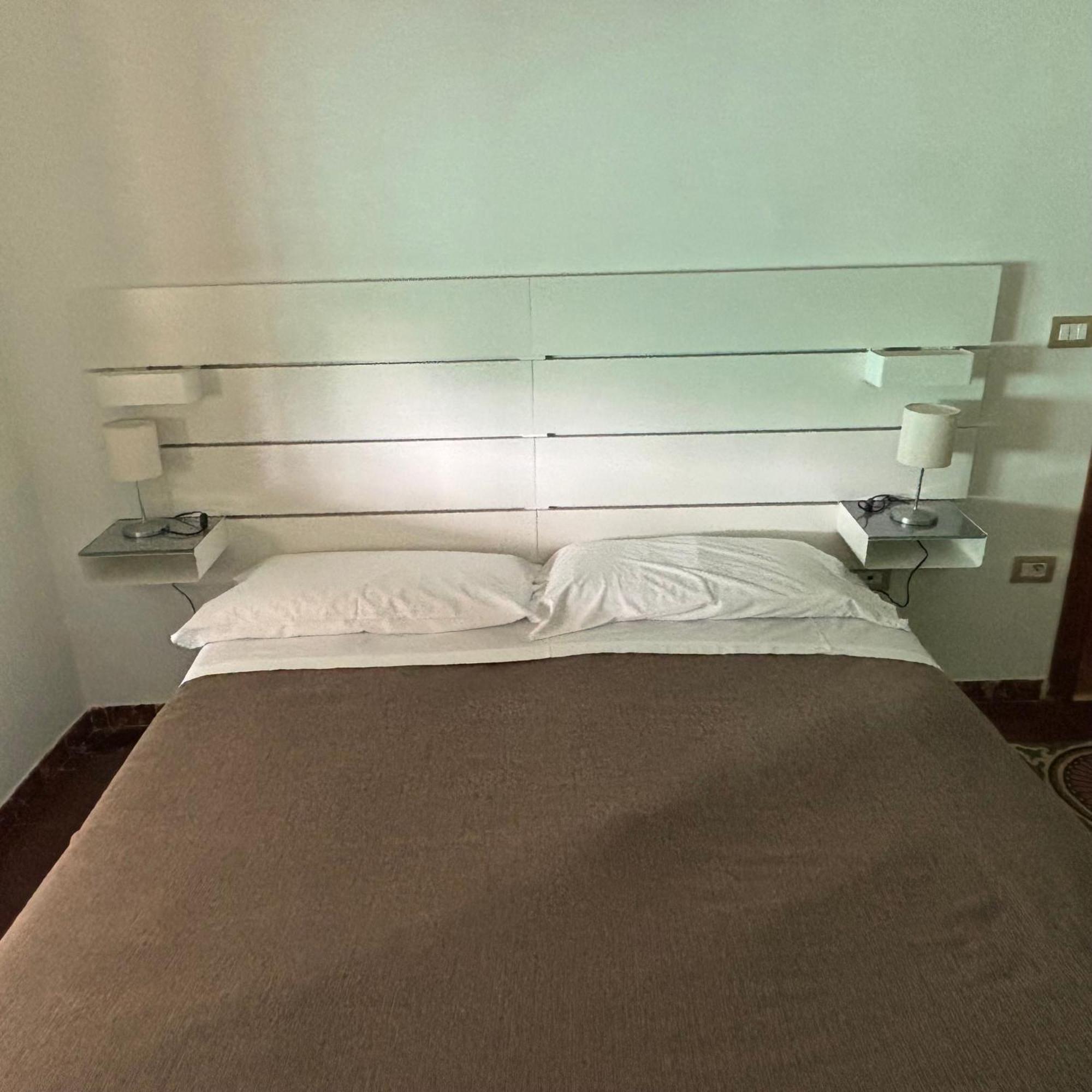 Room & Parking In Centro Citta Con Parcheggio Privato E Wifi ポテンツァ エクステリア 写真