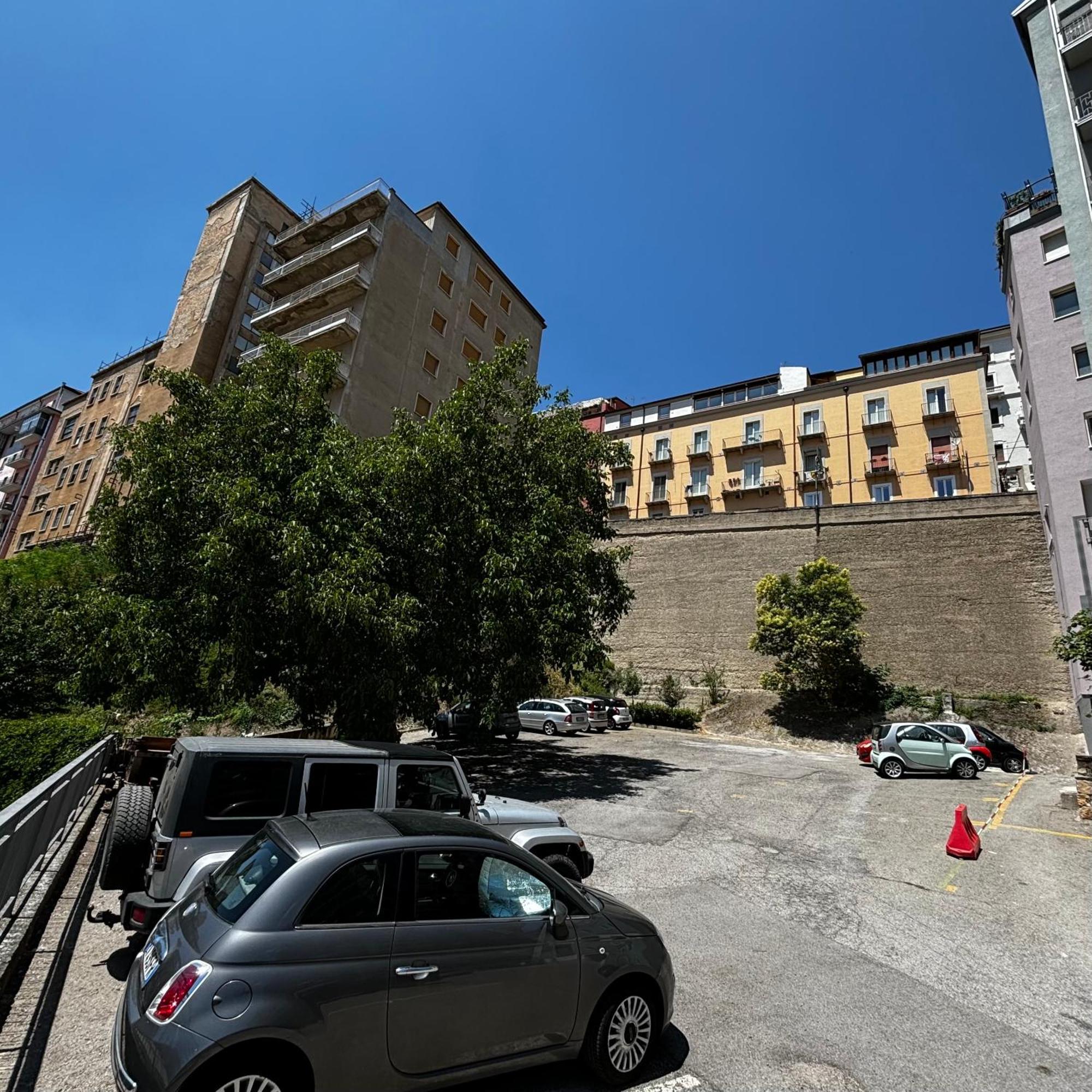 Room & Parking In Centro Citta Con Parcheggio Privato E Wifi ポテンツァ エクステリア 写真