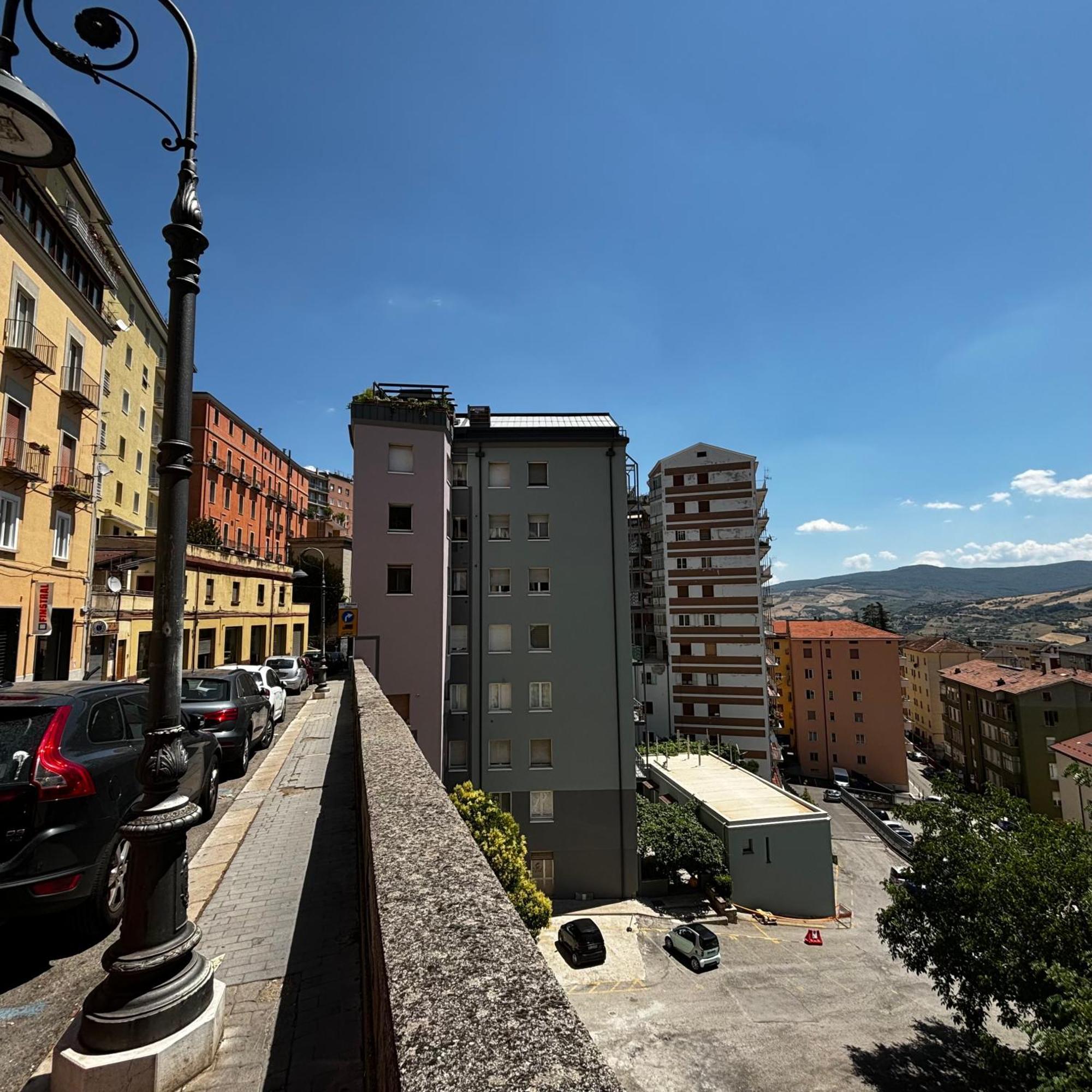 Room & Parking In Centro Citta Con Parcheggio Privato E Wifi ポテンツァ エクステリア 写真