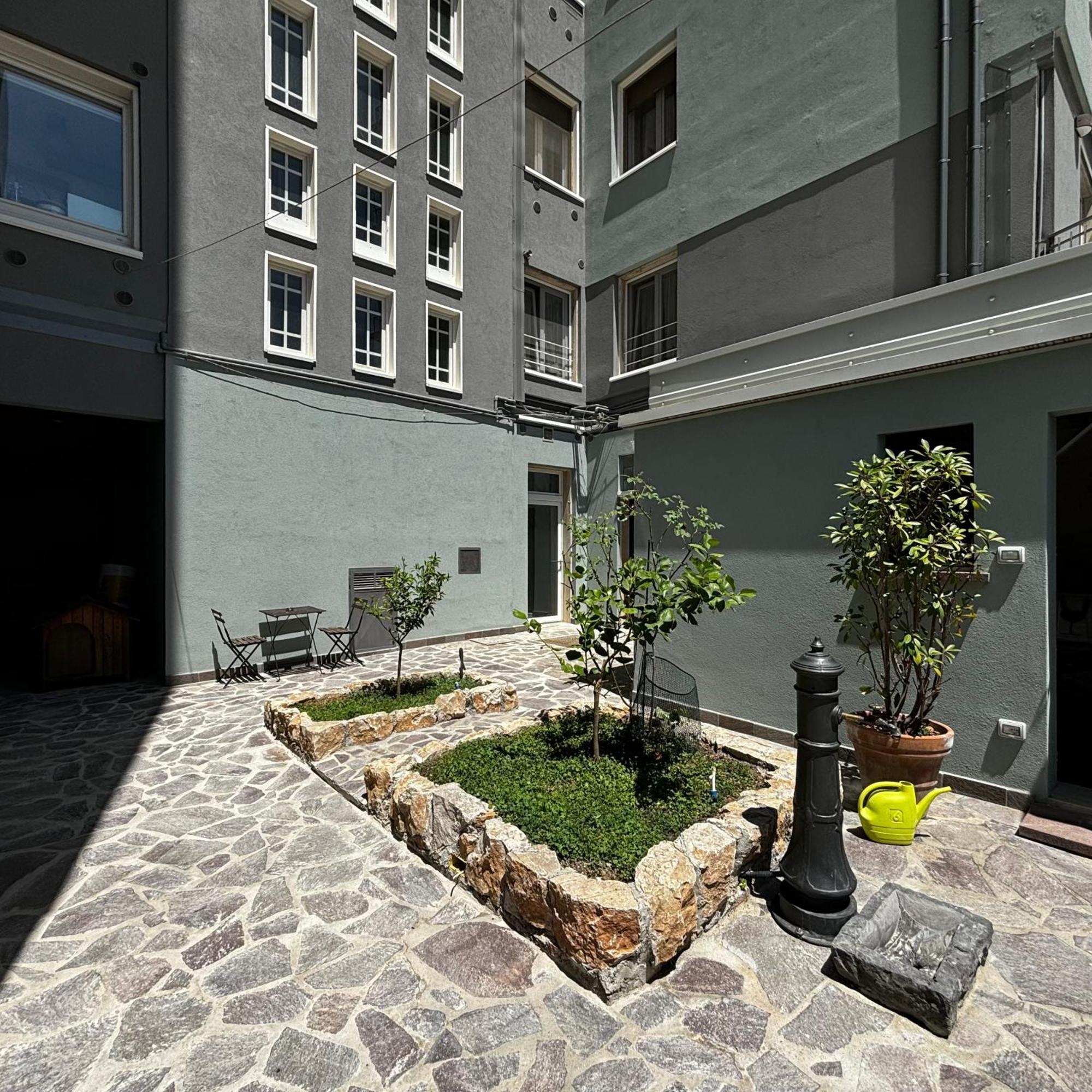 Room & Parking In Centro Citta Con Parcheggio Privato E Wifi ポテンツァ エクステリア 写真