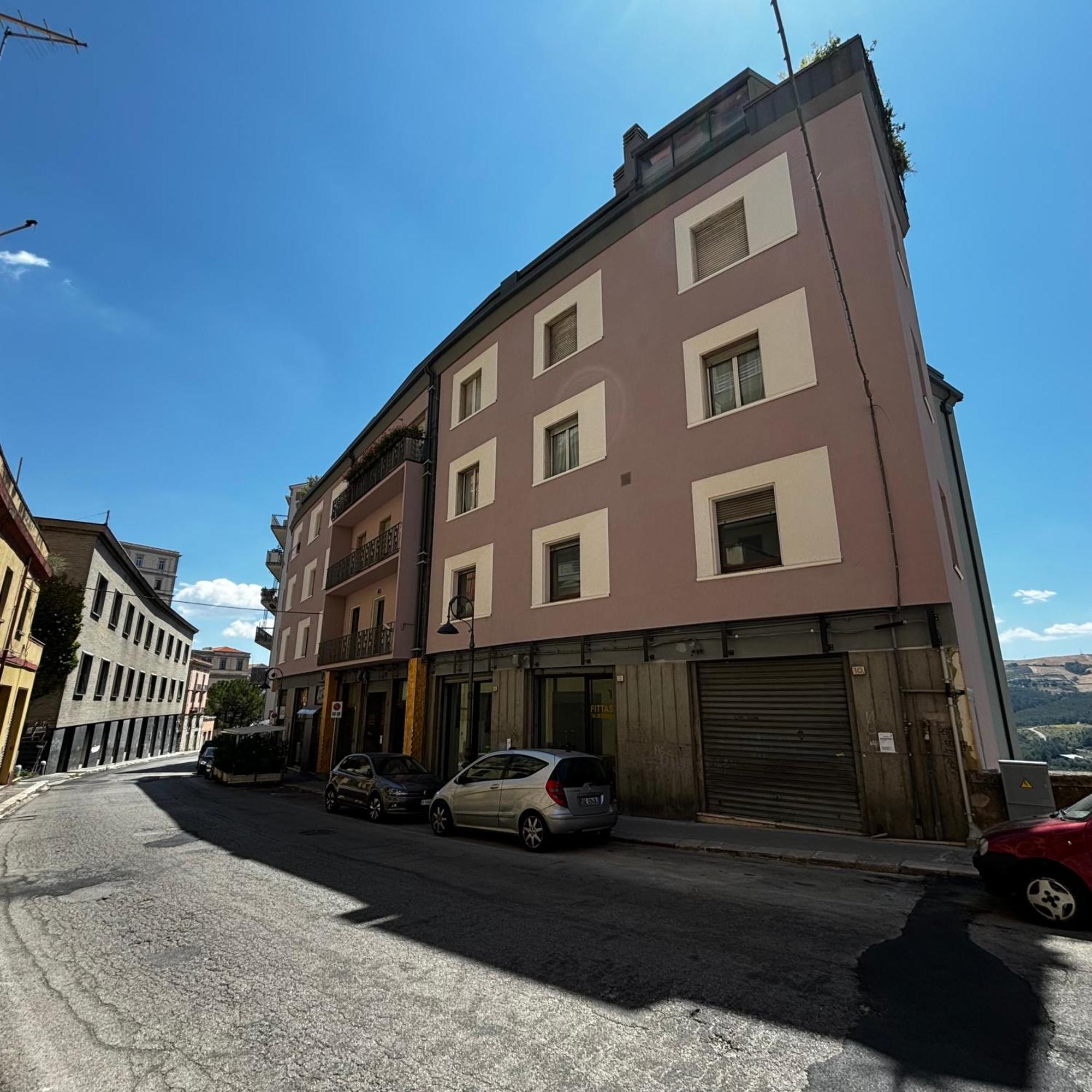 Room & Parking In Centro Citta Con Parcheggio Privato E Wifi ポテンツァ エクステリア 写真