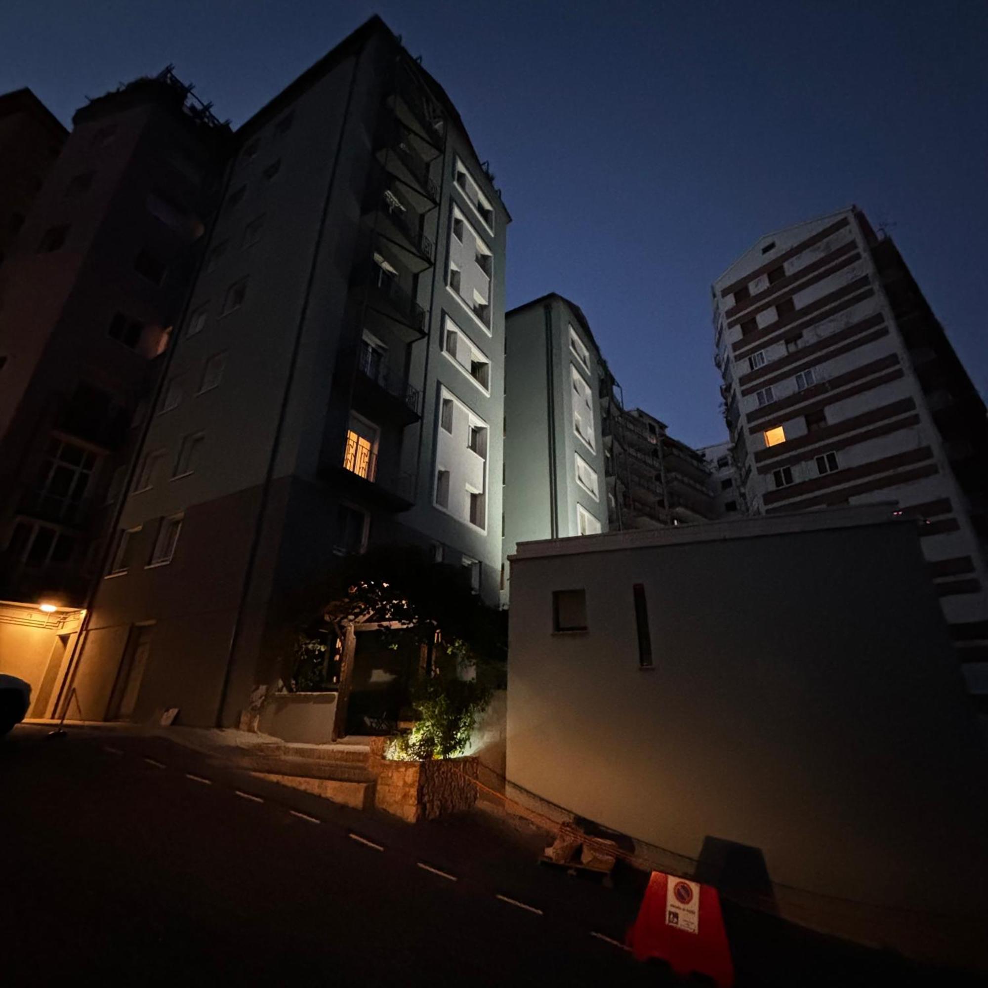 Room & Parking In Centro Citta Con Parcheggio Privato E Wifi ポテンツァ エクステリア 写真
