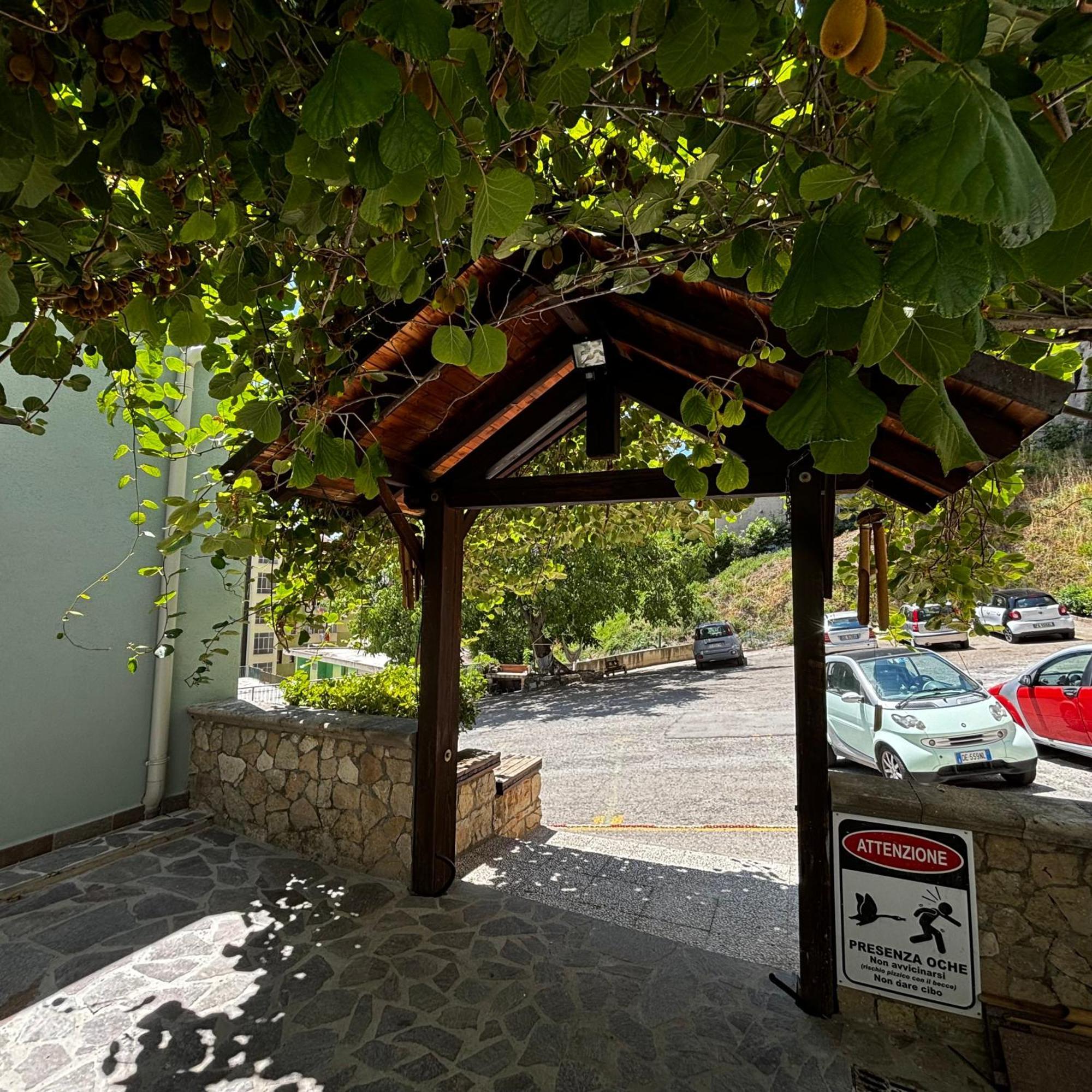 Room & Parking In Centro Citta Con Parcheggio Privato E Wifi ポテンツァ エクステリア 写真