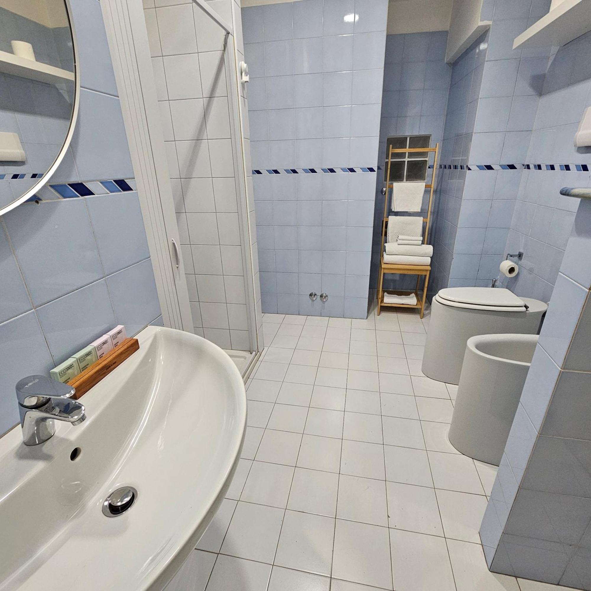 Room & Parking In Centro Citta Con Parcheggio Privato E Wifi ポテンツァ 部屋 写真